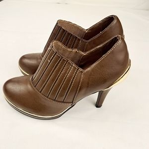 Mark Women's Brown Stiletto Platform Pumps With Gold accent  Sz 7